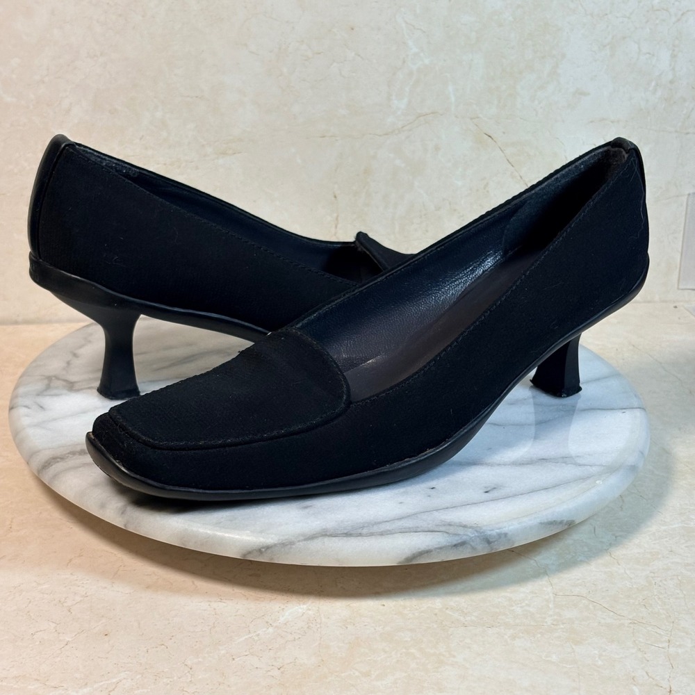 Stuart Weitzman Rainaway Gore-Tex‎ Pumps Woman's 8.5 Black Fabric Kitten Heel